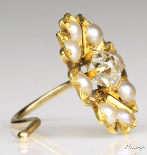 クッションシェイプ・ダイヤモンド＆天然真珠の黄金のコスモスのピアス