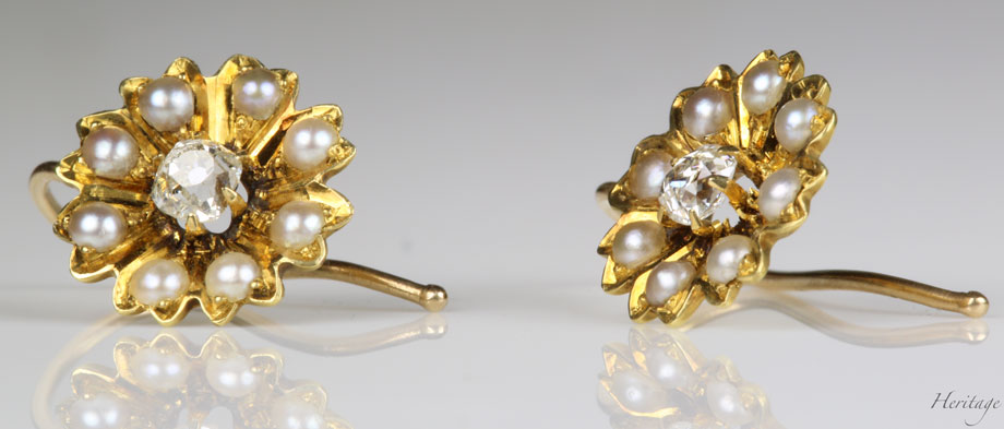 クッションシェイプ・ダイヤモンド＆天然真珠の黄金のコスモスのピアス