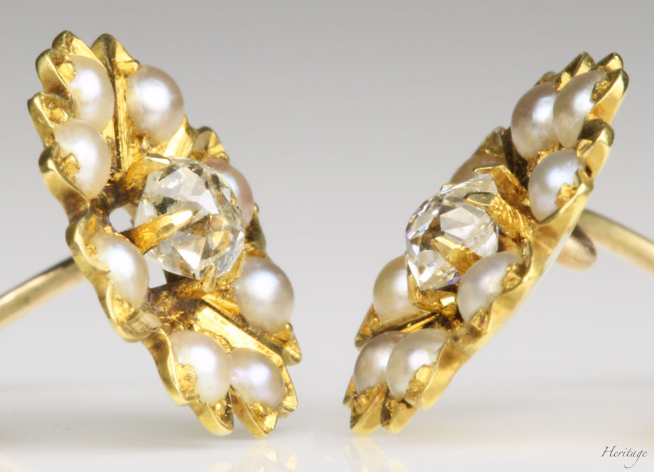 クッションシェイプ・ダイヤモンド＆天然真珠の黄金のコスモスのピアス
