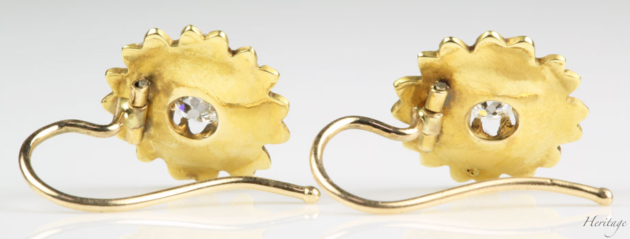 クッションシェイプ・ダイヤモンド＆天然真珠の黄金のコスモスのピアス