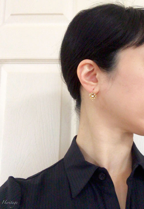 クッションシェイプ・ダイヤモンド＆天然真珠の黄金のコスモスのピアス