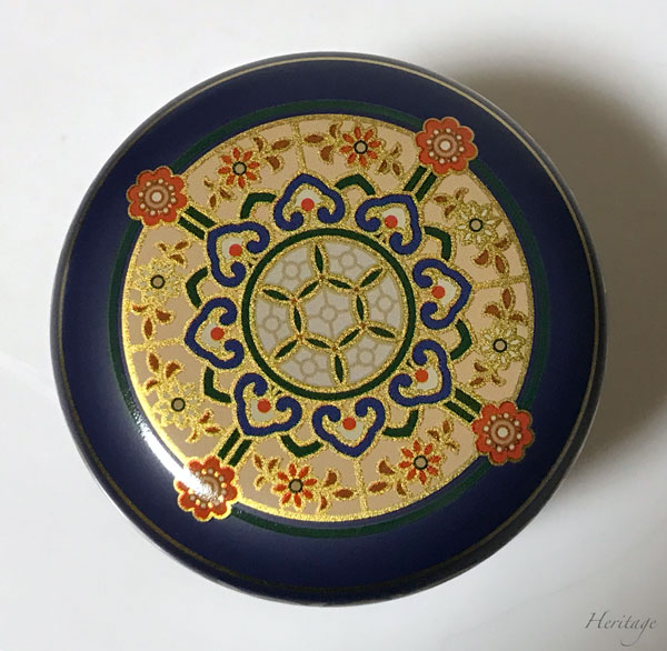 和紅茶『コスモス』のフラワーオブライフ的な曼荼羅の紅茶缶