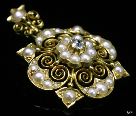 シードパール＆ダイヤモンドのスパイラル・ペンダント＆ブローチ