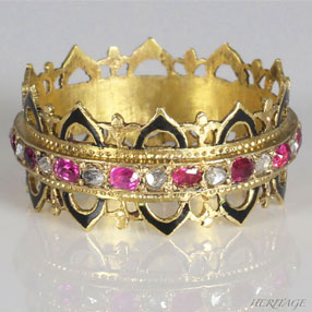イギリスの王族を示すフルール・ド・リスがデザインされたルビー＆ダイヤモンド・リング