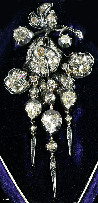 アンティークジュエリー・ルネサンスで販売したイギリス・アンティークのローズカット・ダイヤモンドのフクシアのブローチとオリジナルケース