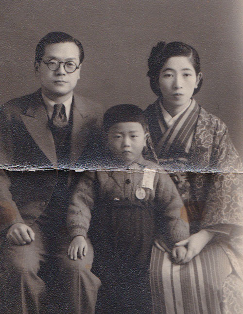 日本初のアンティークジュエリー・ディーラー片桐元一と両親