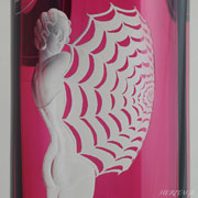 モネにインスピレーションを受けた1930年代アールデコの水着姿のパラソルを持つセクシーガールのボヘミアングラスの花瓶