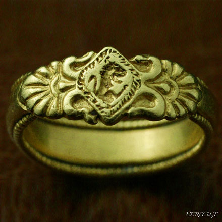古代ギリシャのアルカイック時代に作られたゴールドの「王者の指輪」