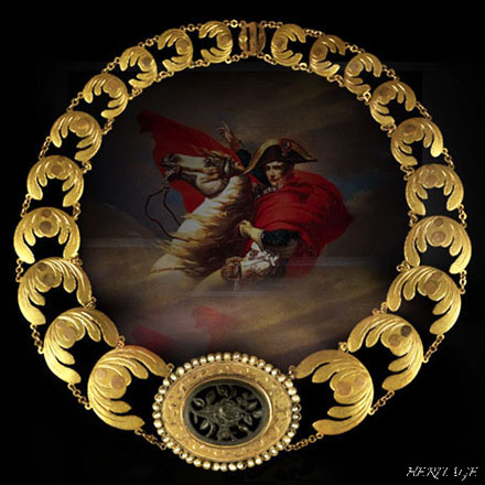 ベルリンアイアンがセットされたナポレオンの勝利を象徴するフランスのゴールド・ネックレス