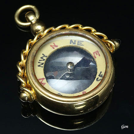 1897年にヴィクトリア女王のダイヤモンド・ジュビリーを記念してバーミンガムで作られたアンティークのゴールドのコンパス（黄金の羅針盤）