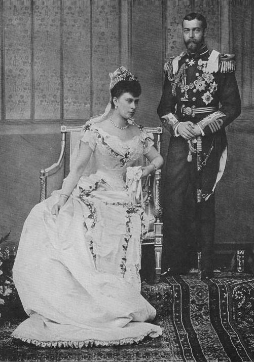 メアリー　ジョージ5世　結婚　フリンジ　ティアラ　イギリス王室　ダイヤモンド　王室御用達