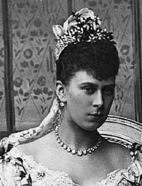 メアリー　ジョージ5世　結婚　フリンジ　ティアラ　イギリス王室　ダイヤモンド　王室御用達　ヴィクトリア女王　collingwood