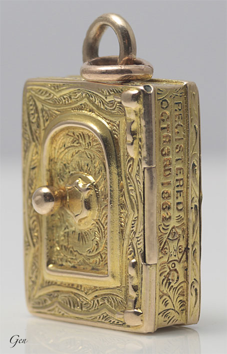 1862年にイギリスで商標登録されたゴールドのマルチロケット・ペンダント