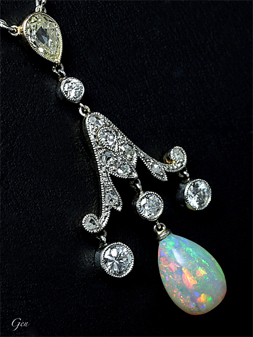 雫型オパールとシャンパンカラー・ダイヤモンドのエドワーディアンのネックレス　アンティークジュエリー